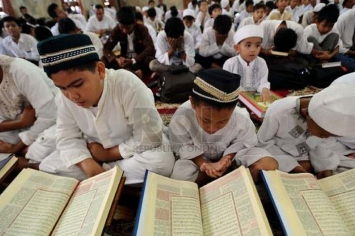 Islam Masuk Indonesia Bukan Pedang Tapi Buku?