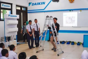 Daikin Bekali Siswa SMKN 29 Jakarta Keahlian Keselamatan dan Lingkungan