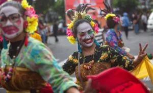 Menjaga Harmoni Simfoni Keberagaman Budaya Indonesia yang Memukau