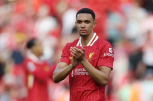 Anfield Bergemuruh Trent Alexander Arnold Dihujani Cemoohan Suporter Sendiri