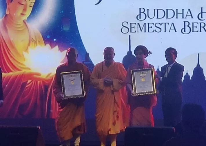 Ekayana Pecahkan Dua Rekor MURI Mindfulness Terbesar di Perayaan Waisak