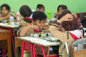 Program Makan Gratis BGN Buka 90000 Lowongan Kerja untuk Lulusan Baru
