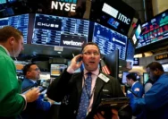 Wall Street Lesu Negosiasi Dagang AS China Jadi Bayang Bayang Resesi