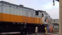 KA Ambarawa Ekspres Terhambat, Tabrak Forklift Hingga Satu Jam Lebih