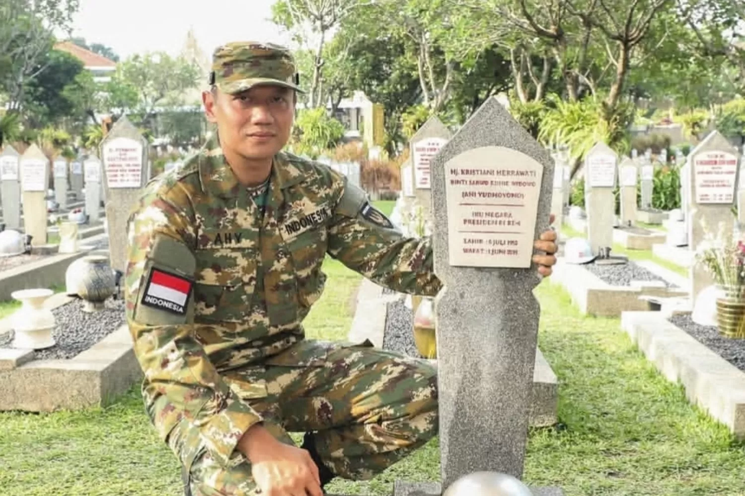 AHY Ziarah Makam Ani Yudhoyono Doa di Hari Ulang Tahunnya