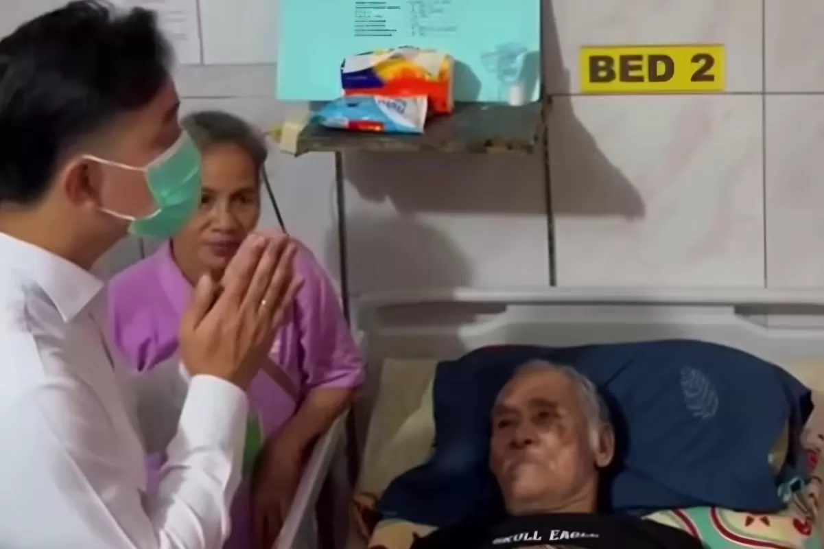 Gibran Rakabuming Tegur Warga yang Intip Kegiatannya di Poso