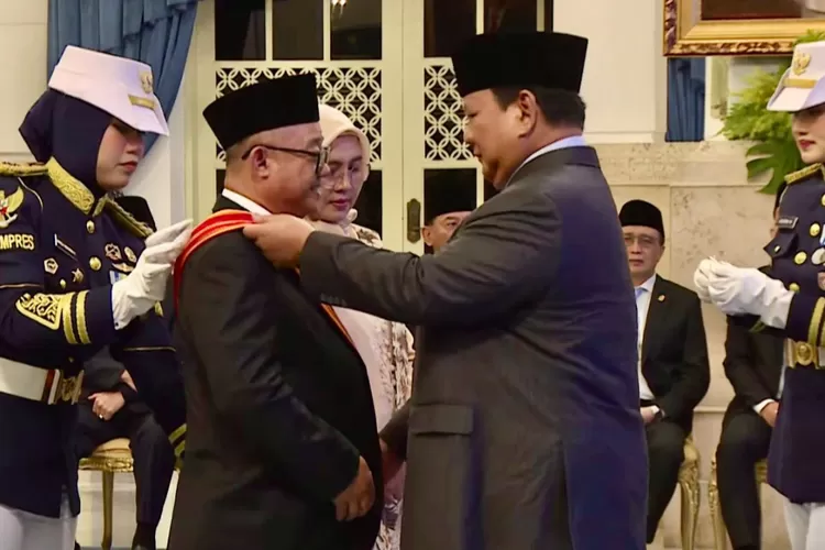 Mendikbudristek Abdul Muti Raih Bintang Mahaputera Utama Prestasi Mengejutkan Apa Rahasianya
