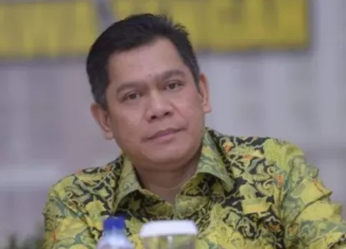 Adies Kadir Dilengserkan: Nasib Politiknya di Golkar Terancam?