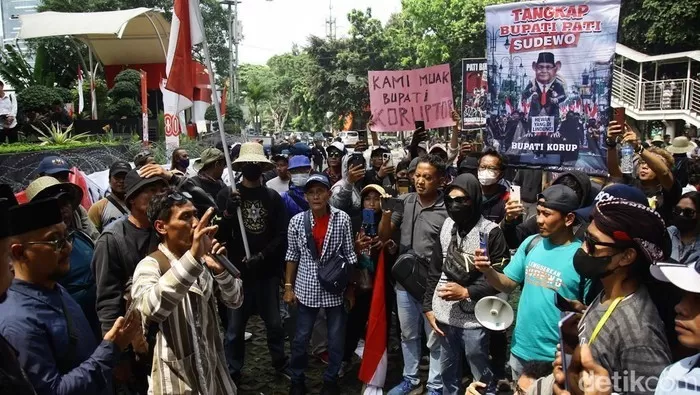 Demo Pati di KPK Misteri Kasus Rel Kereta Api Terkuak