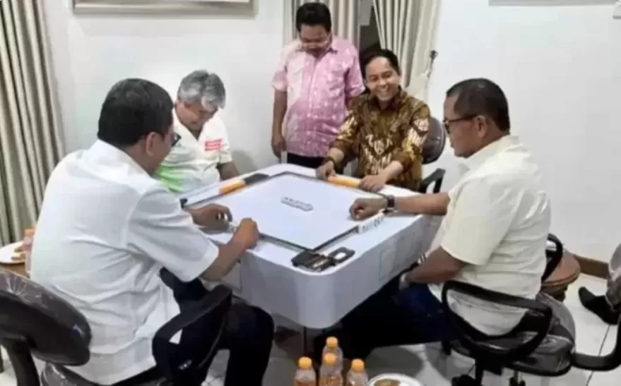 Menteri P2MI Azis Syamsuddin Foto Domino Ungkap Rahasia Mengejutkan