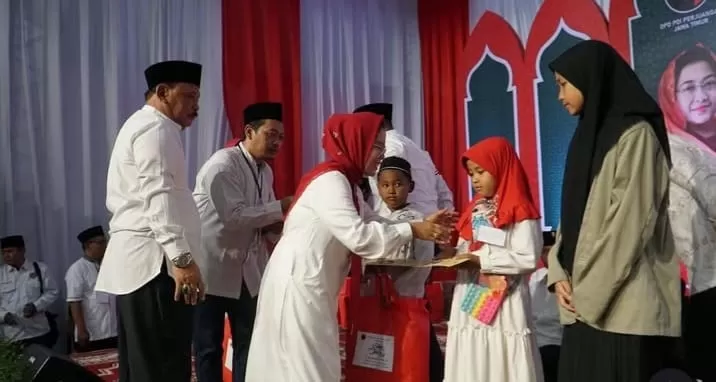 Nuzulul Quran Hati Terketuk Ratusan Yatim Janda Berseri Dapat Santunan PDIP Jatim