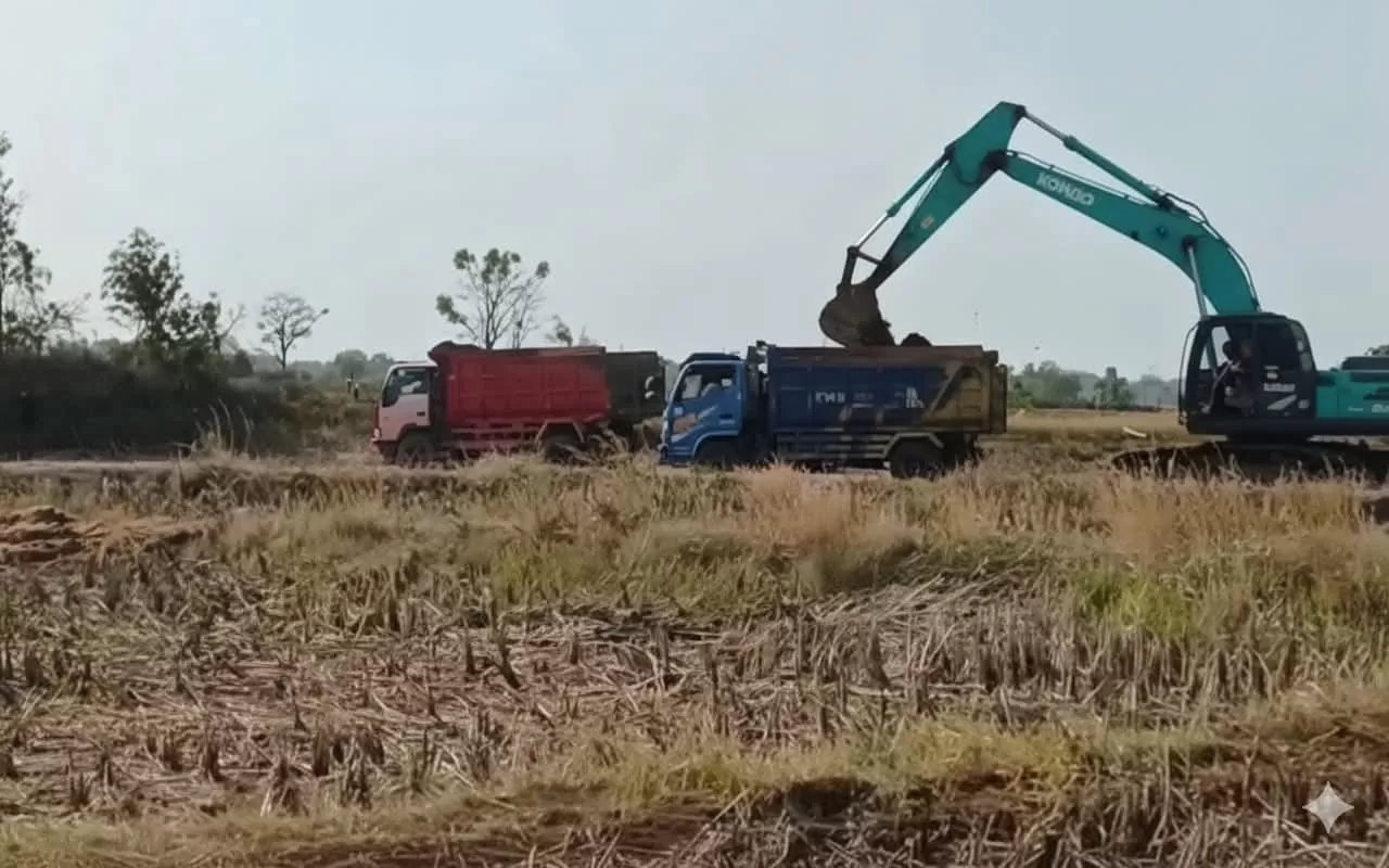 Proyek Ilegal Aktivitas Truk Tanah Merah Bikin Warga Geram