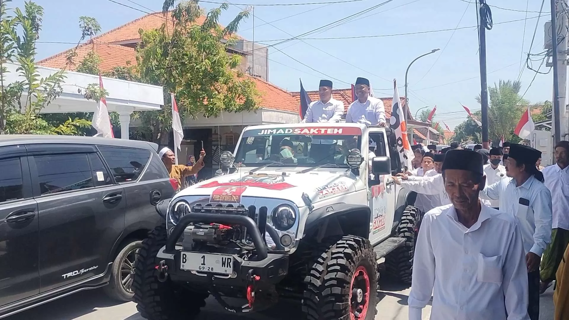 Ribuan Ulama Dukung JIMAD SAKTEH Pendaftaran KPU Sampang Ricuh