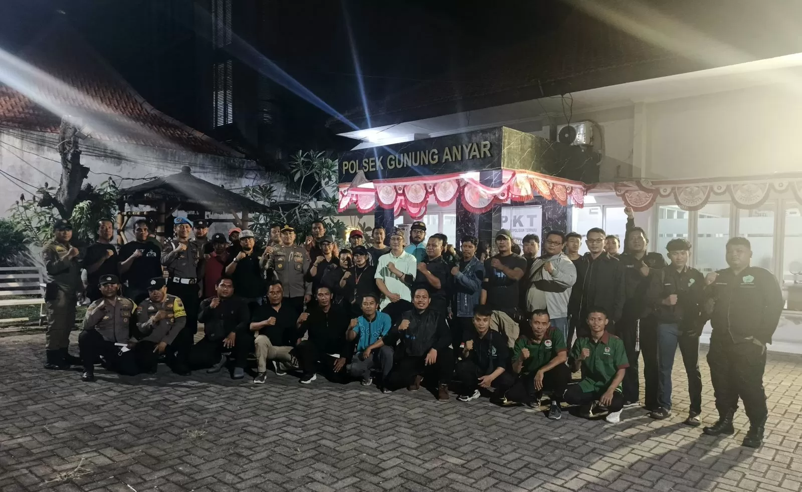 Tiga Pilar Bersatu Rahasia Pengamanan Mako Polsek Gunung Anyar Terungkap