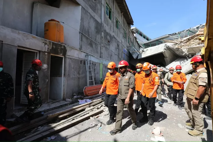 BNPB Ungkap Tragedi Al Khoziny 14 Tewas Puluhan Hilang Ada Apa Sebenarnya