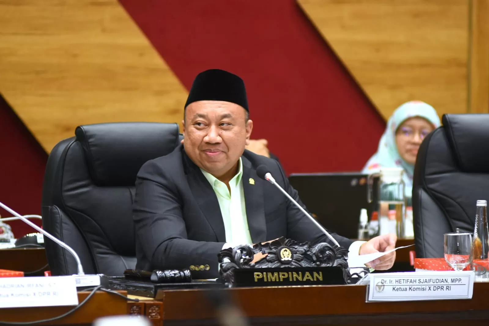 Komisi X Bongkar Dapur Sekolah MBG Desentralisasi Pendidikan Ada Apa