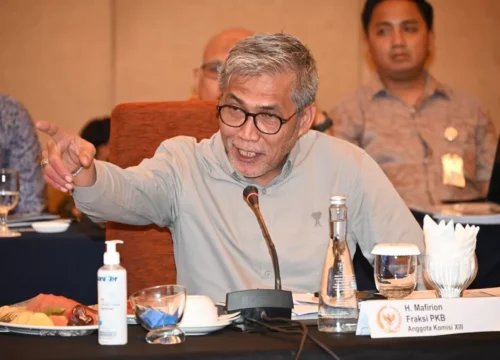 Mafia Air Kemasan Terbongkar: Aqua Diduga Langgar Hukum, Pemerintah Wajib Bertindak Tegas! 8 Mafia Air Kemasan Terbongkar: Aqua Diduga Langgar Hukum, Pemerintah Wajib Bertindak Tegas!