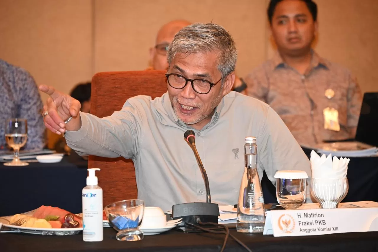 Mafia Air Kemasan Terbongkar: Aqua Diduga Langgar Hukum, Pemerintah Wajib Bertindak Tegas! 1 Mafia Air Kemasan Terbongkar Aqua Diduga Langgar Hukum Pemerintah Wajib Bertindak Tegas