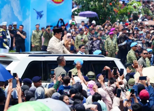 Prabowo Pimpin Iringan Akbar HUT TNI: Kejutan Mengejutkan Menanti di Monas