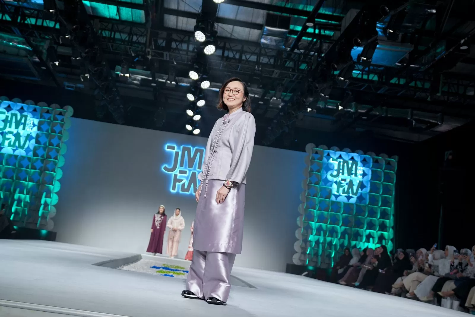 Irene Umar Guncang JMFW 2026 Fesyen Muslim Lokal Siap Taklukkan Dunia