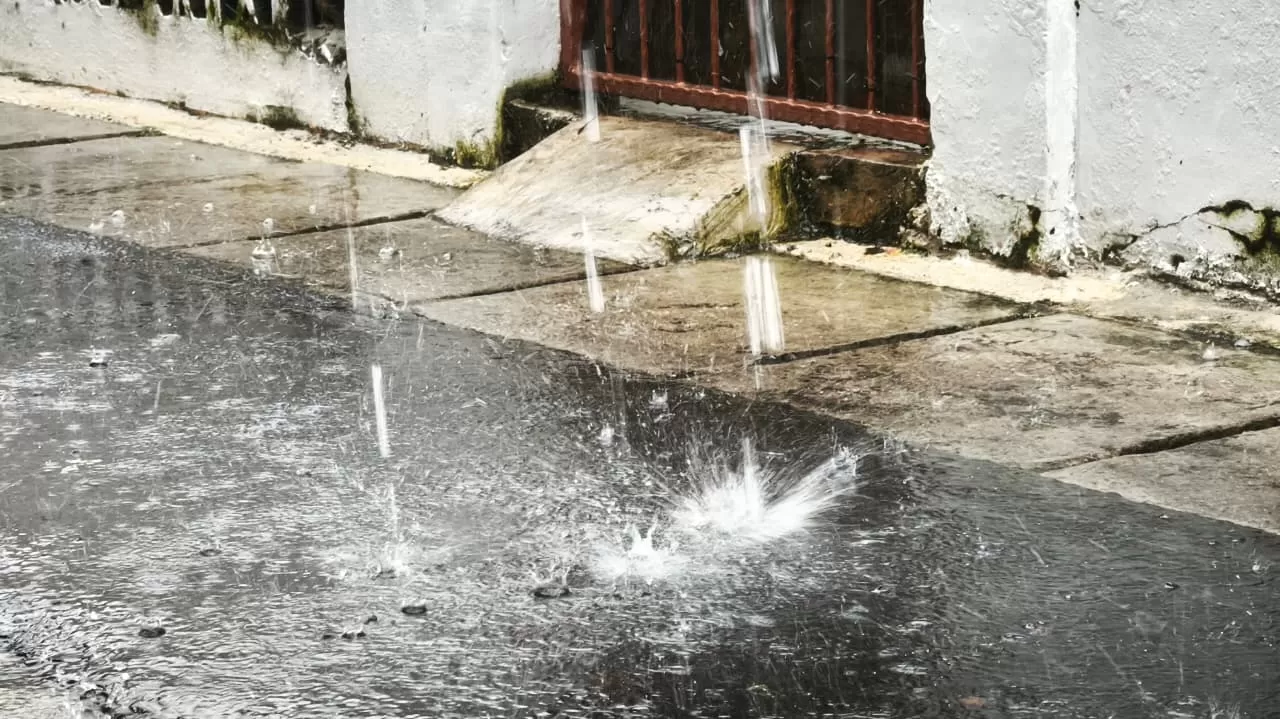 Jakarta Berselimut Awan Tebal dan Gerimis Hari Ini Waspada Perubahan Cuaca Ekstrem Mendadak