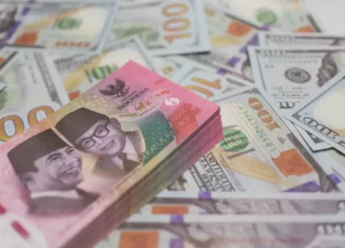 Rupiah Menggeliat Tipis di Tengah Badai Global, Ada Kejutan Ekonomi Apa?