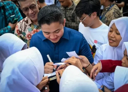 Seskab Teddy Wijaya: Kepemimpinan Empatik, Popularitas Melejit Tajam di Publik