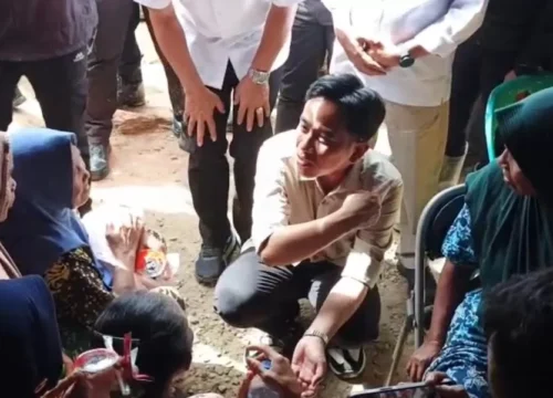 Gibran Kunjungi Pengungsian Batang Toru, Jokowi Perintahkan Pemulihan Cepat