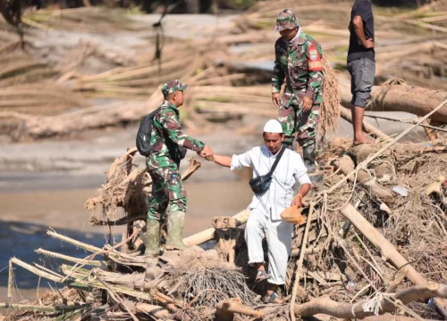 KLHK Cabut Izin 8 Perusahaan Sumatera: Banjir Bandang, Pidana Menanti!