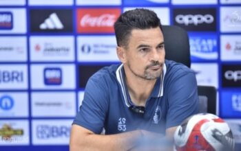 Persita Bikin Kejutan: 10 Pemain Bungkam Arema FC, Pelatih Bangga!