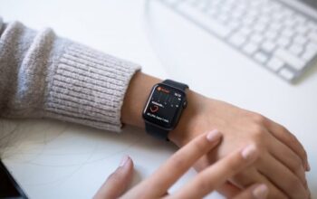Smartwatch Impian Pekerja: 5 Pilihan Canggih di Bawah Rp400 Ribu, Hemat & Gaya!