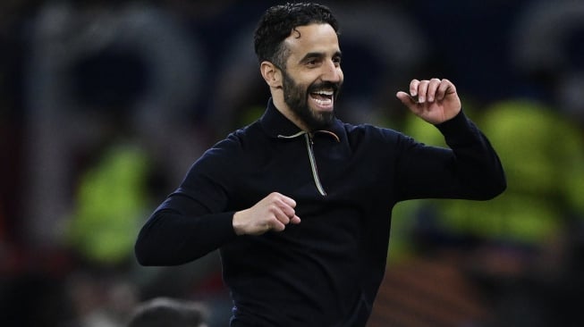 Amorim Berubah Pikiran Dulu Keras Kepala Kini Ucapkan Selamat Tinggal Formasi Tiga Bek