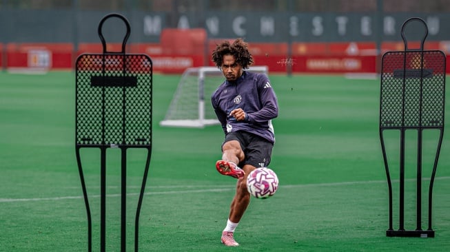 Amorim Bikin Heran Zirkzee Ditarik Legenda MU Pun Ikut Geleng Kepala