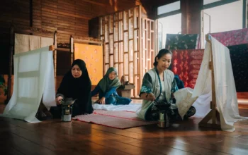 Astra Kembangkan Batik Singkawang Mandiri dan Maju