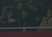 Dua Lipa Jadi Bintang di Emirates: Arsenal Pesta Gol, Fans Histeris!