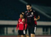 Jordi Amat Umumkan Kabar Bahagia Istri Tercinta Hamil Anak Pertama