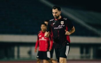 Jordi Amat Umumkan Kabar Bahagia Istri Tercinta Hamil Anak Pertama