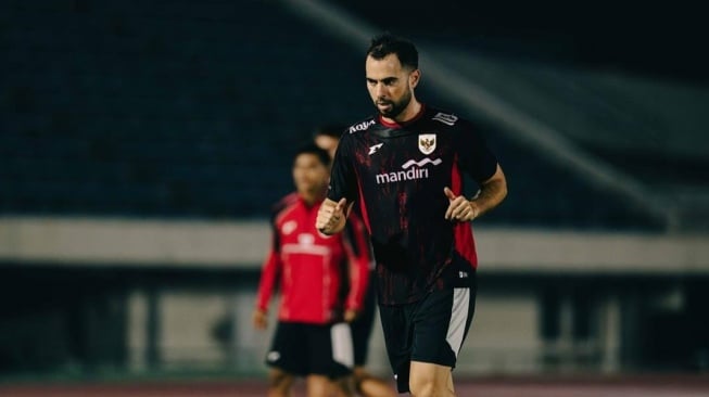 Jordi Amat Umumkan Kabar Bahagia Istri Tercinta Hamil Anak Pertama