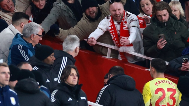 Martinez Ribut Gawang Arsenal Koyak Drama Panas Usai Laga Fans Murka