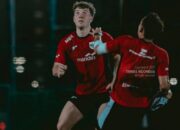 Tragedi Mengerikan: Ole Romeny Terkapar Usai Tekel Brutal Pemain Arema FC 13 Tragedi Mengerikan Ole Romeny Terkapar Usai Tekel Brutal Pemain Arema FC