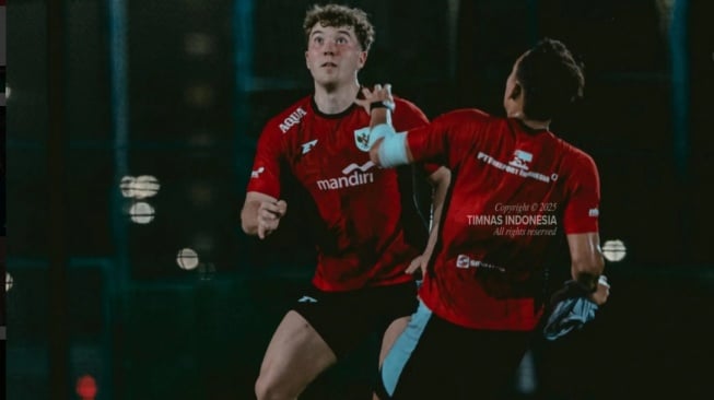 Tragedi Mengerikan Ole Romeny Terkapar Usai Tekel Brutal Pemain Arema FC