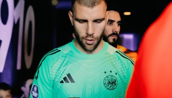 Ketika Kritik Merobek Ruang Ganti: Kemarahan Rafael van der Vaart Terhadap Maarten Paes