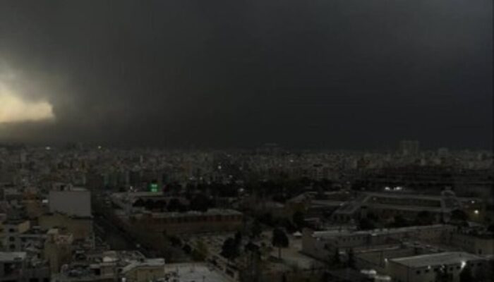 Langit Iran Menangis Hitam: Jejak Serangan Fasilitas Minyak dan Ancaman Lingkungan