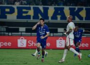 Badai Kartu Kuning Hantam Persib: Thom Haye Absen di Laga Krusial Kontra Borneo FC