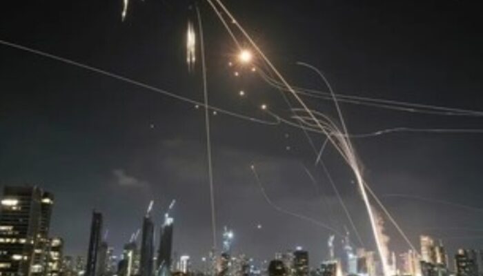 Iron Dome Tersandung: Saat Puluhan Roket Hizbullah Menembus Perisai Israel