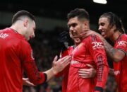 Gonjang-ganjing di Old Trafford: Leny Yoro Ungkap Harapan Pemain, Casemiro Menuju Pintu Keluar? 9 Image from sport.detik.com