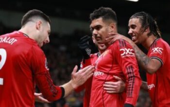 Gonjang-ganjing di Old Trafford: Leny Yoro Ungkap Harapan Pemain, Casemiro Menuju Pintu Keluar? 3 Image from sport.detik.com
