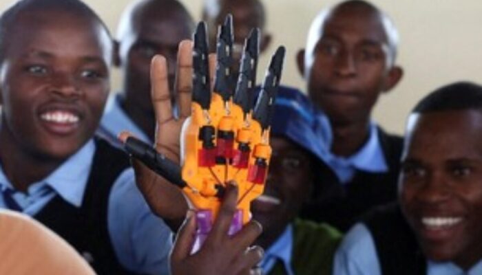 Terobosan Ajaib! Lengan Robot AI Ini Buka Gerbang Komunikasi Dunia untuk Tunarungu!