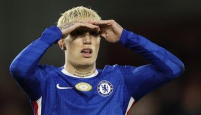 Bintang MU Kena Sanksi Ngebut! Intip Drama di Balik Aksi Liar Garnacho Dekat Markas Setan Merah!