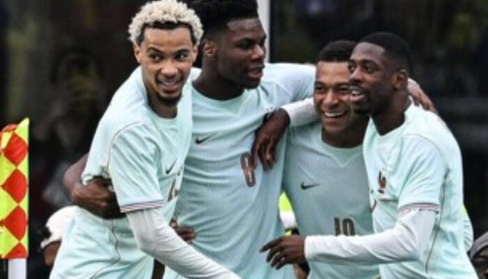 Drama Uji Coba Penuh Sejarah! Prancis Hajar Brasil 2-1 Meski Hanya Bermain 10 Pemain!